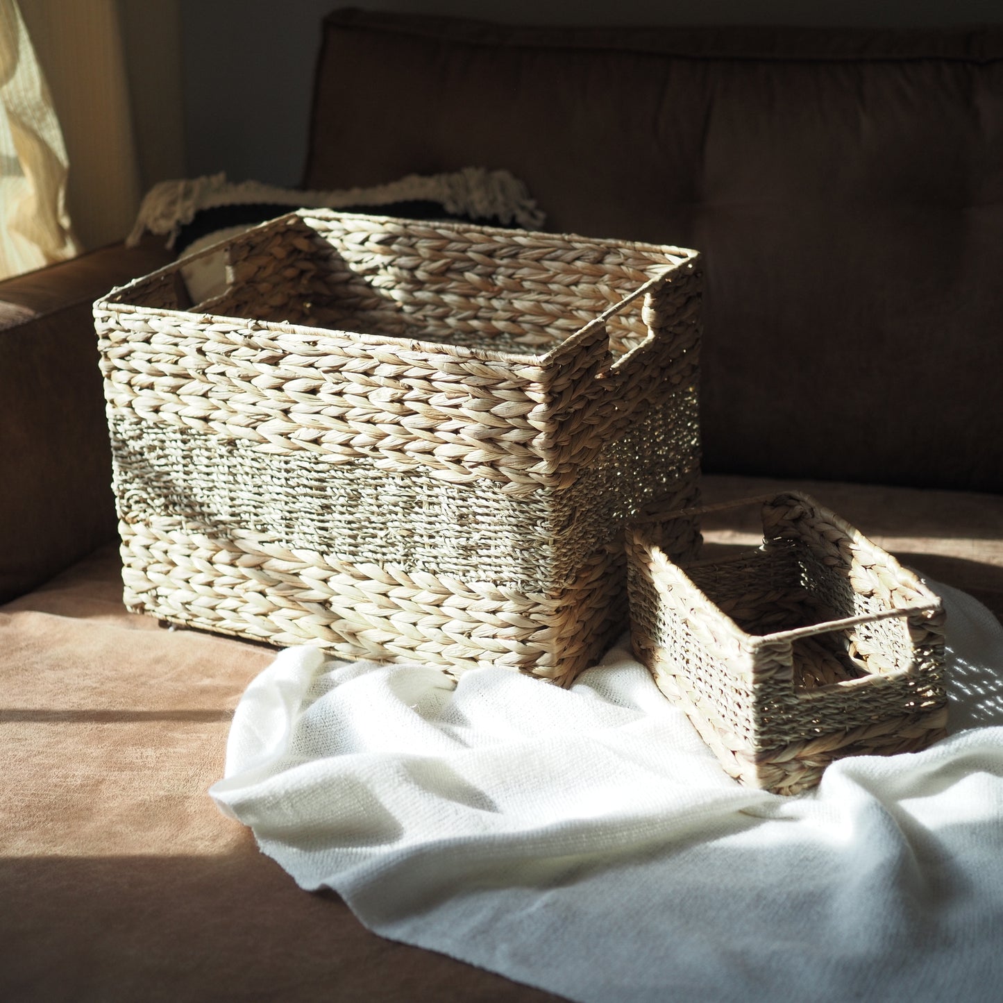 Water hyacinth and seagrass storage solution natural color