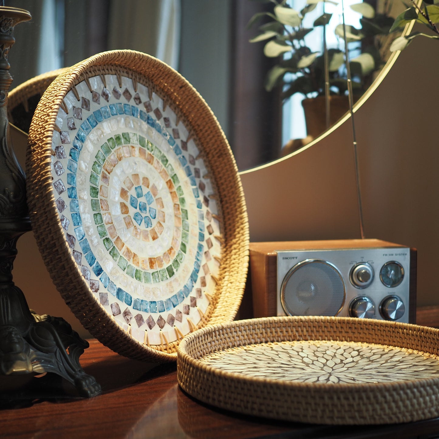 Rattan tray mother of pearl